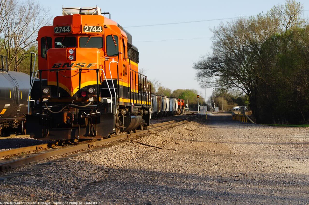 BNSF 2744